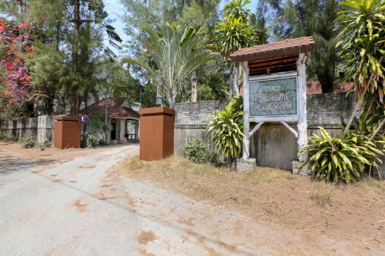 Villa Danialla Beach Resort Kampong Ayer Terjun Pinang Exterior foto